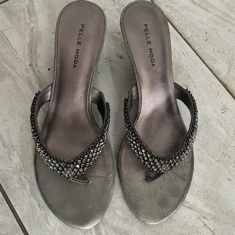 Beautiful sandals I just use one time